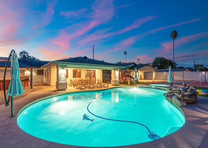 Heated Pool Pickleball Mini Putt Gym Sleeps 24