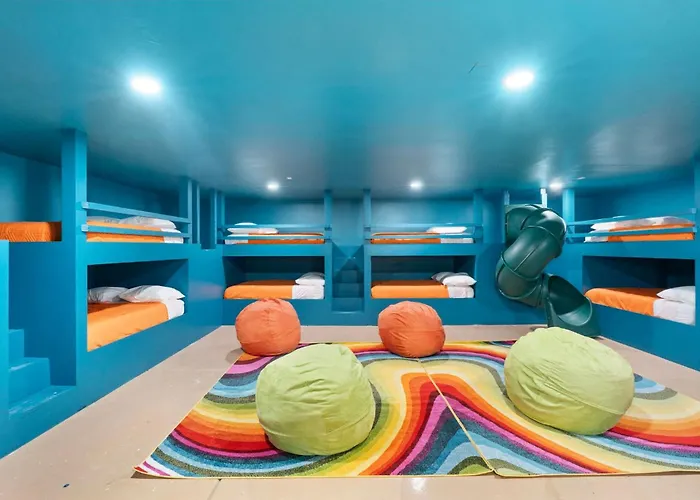 Hébergement de vacances Heated Pool Pickleball Mini Putt Gym Sleeps 24 *