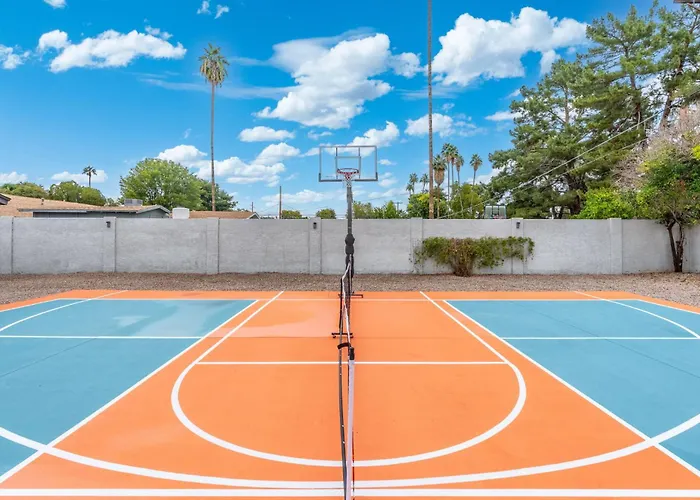 Heated Pool Pickleball Mini Putt Gym Sleeps 24