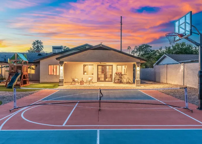 Hébergement de vacances Heated Pool Pickleball Mini Putt Gym Sleeps 24 *