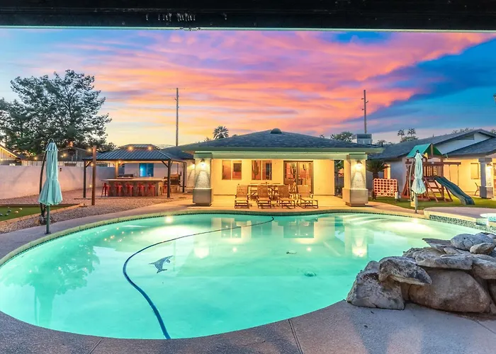 Heated Pool Pickleball Mini Putt Gym Sleeps 24 *