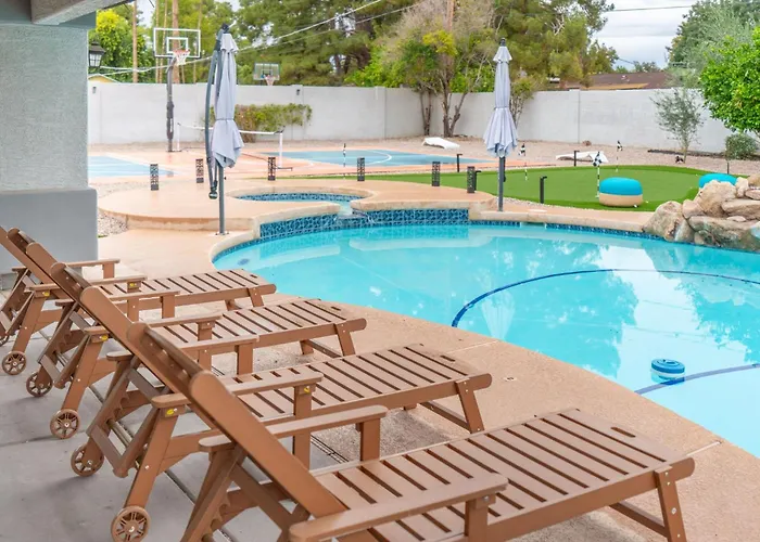 Heated Pool Pickleball Mini Putt Gym Sleeps 24 Phoenix