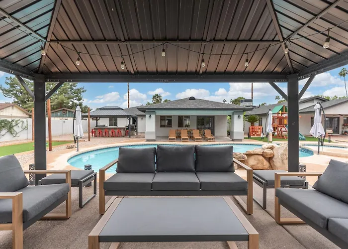 Hébergement de vacances Heated Pool Pickleball Mini Putt Gym Sleeps 24 Phoenix