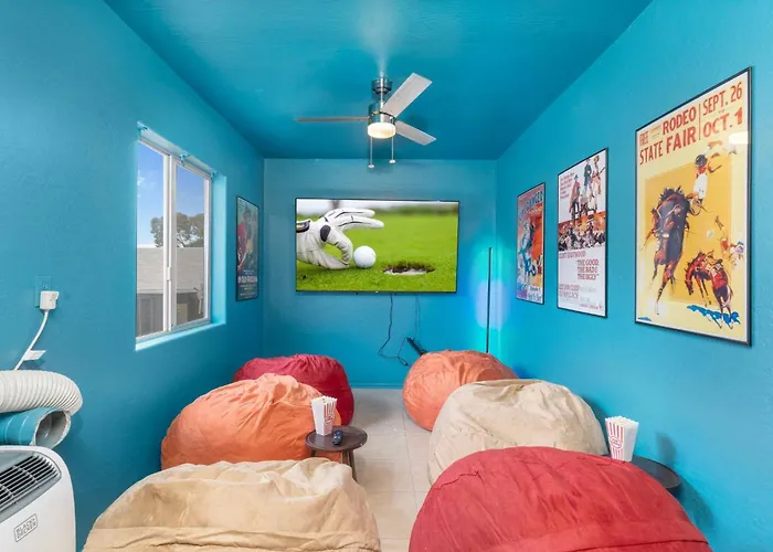 Hébergement de vacances Heated Pool Pickleball Mini Putt Gym Sleeps 24 Phoenix