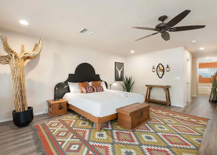 Heated Pool Pickleball Mini Putt Gym Sleeps 24 Phoenix